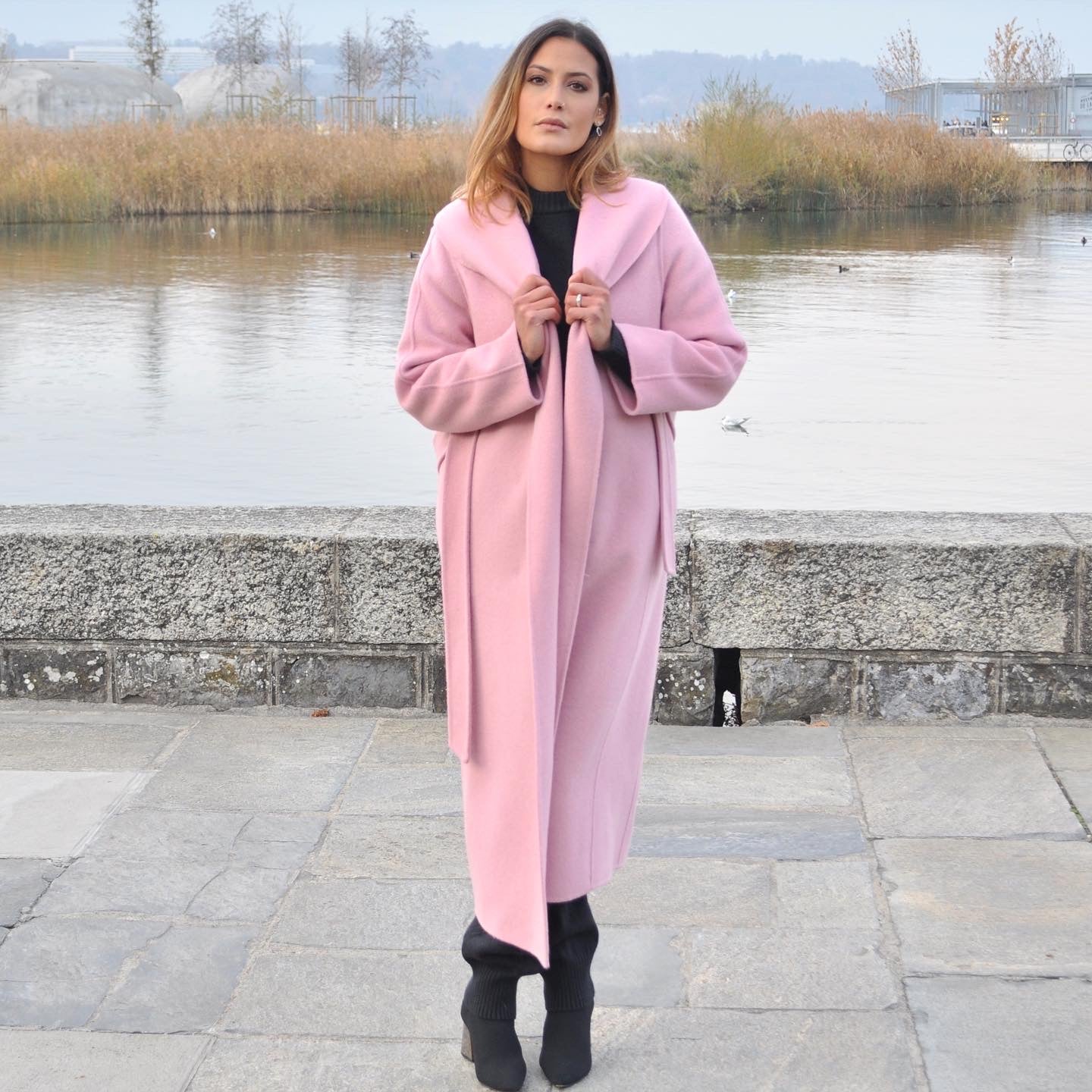 ABRIGO DE LANA CUELLO ABIERTO ROSA