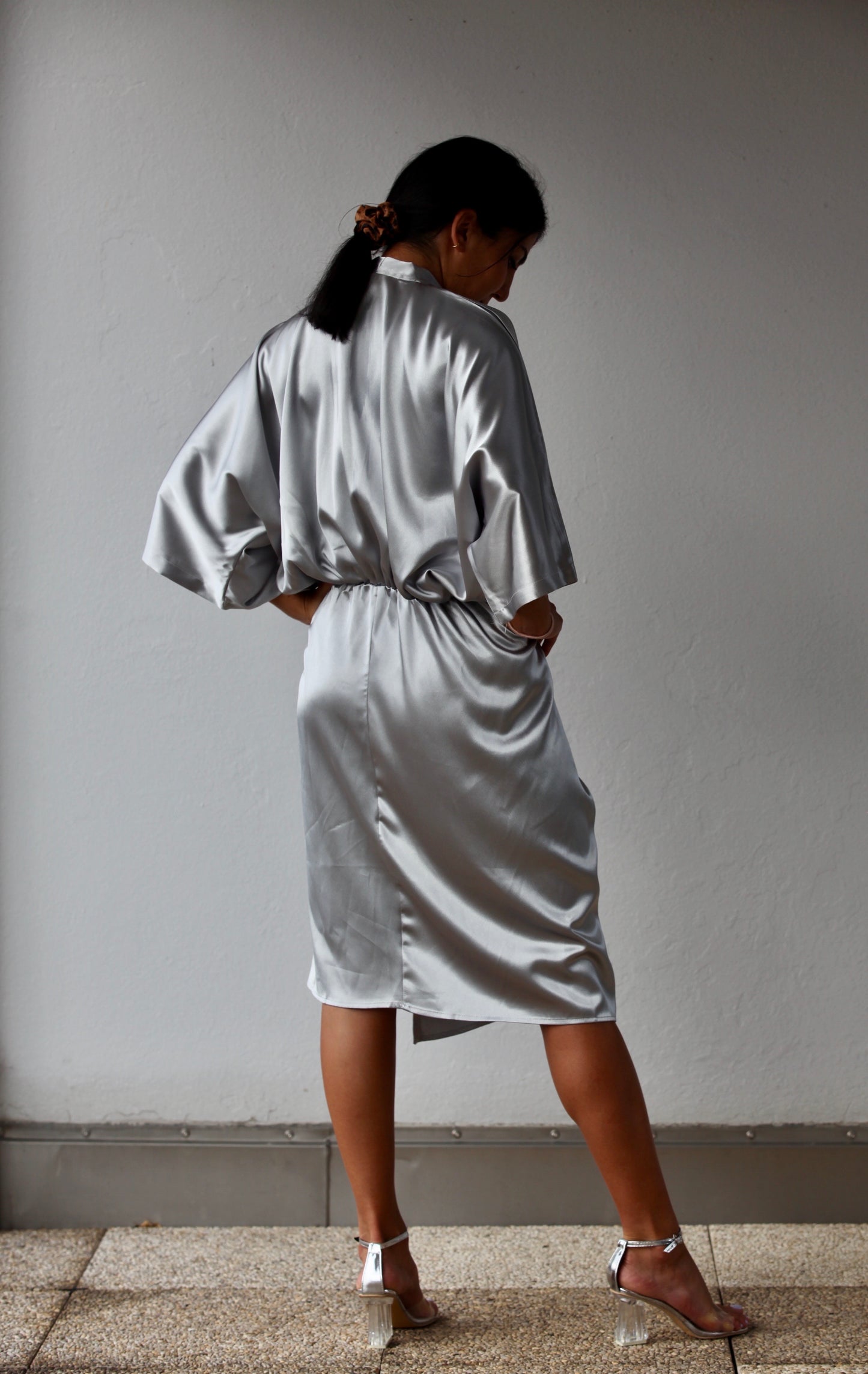 VESTIDO KIMONO PLATA