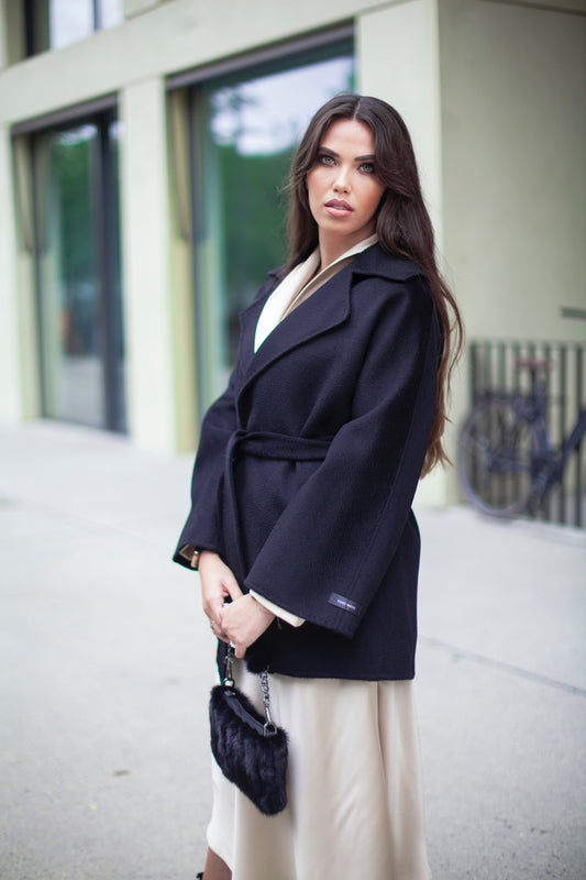 BLACK SHORT CUT WOOL COAT